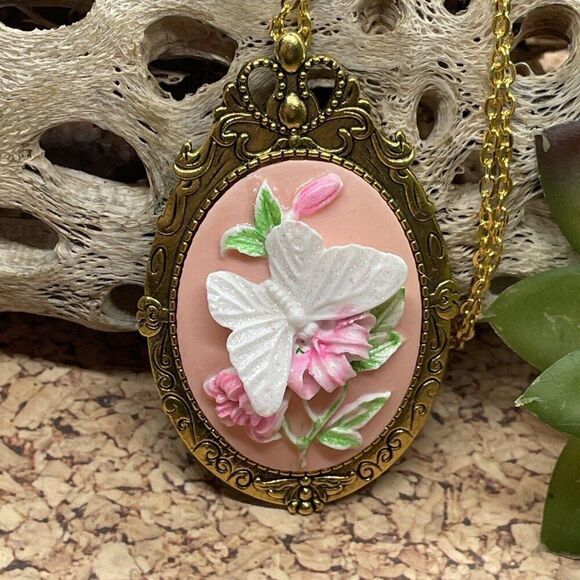 GOLD  3D BUTTERFLY CAMEO Pink  PENDANT NECKLACE Victorian Style Birthday gift - Picture 3 of 10